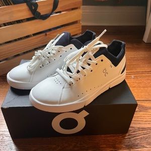 Brand new in box On Cloud “The Roger” 
Size 7.5 women 
Never been worn